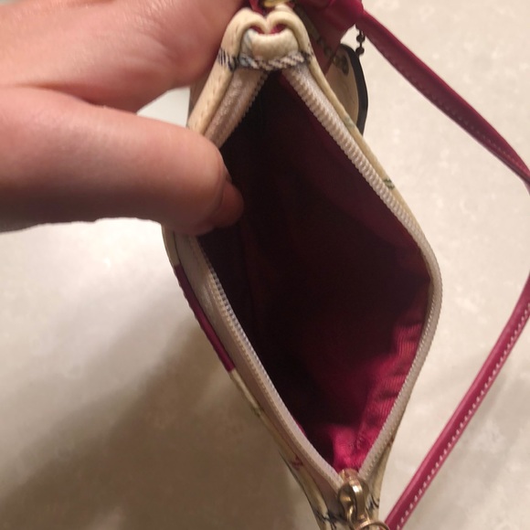Like new coach wristlet - Picture 3 of 3